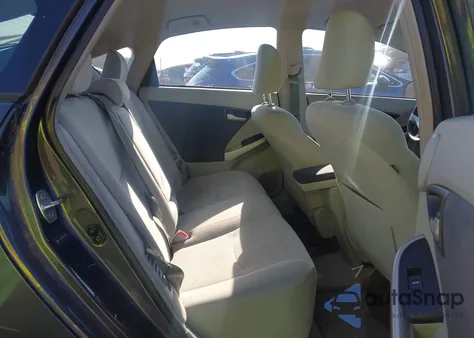 2011 Toyota Prius Three z USA, uszkodzony, nr VIN JTDKN3DU4B0320028